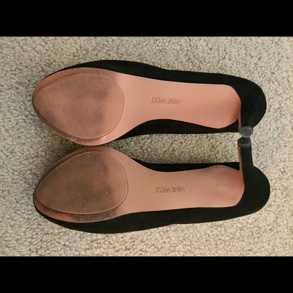 Black, Suede Nine West Pump Heels. ONLY WORN ONCE - Picture 2 of 4
